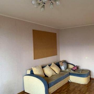 Здається 2 кімнатна квартира на Митниці