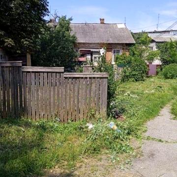 Продається частина будинку в самому центрі міста. Присутній торг.