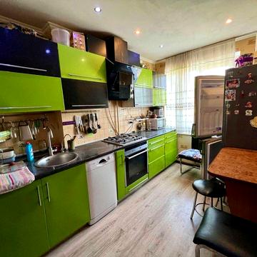 Продается 3-ком квартира ул.Космонавтов, с мебелью и техникой. Q