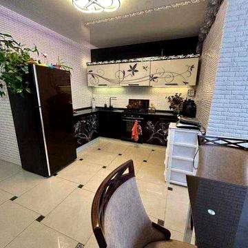 продам 3 кімнатну квартиру на Старицкого