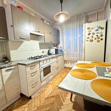 Продаж 4к. квартири з ремонтом по вул. Пасічна