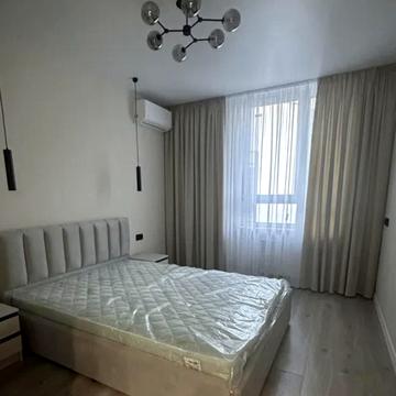 Драгоманова вул., 10