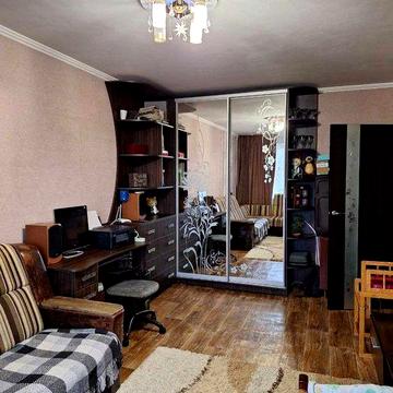 Продам 2 кімнатну квартиру на Ниві.