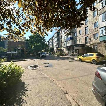 Продам 2-х кімнатну квартиру в центрі м. Лозова