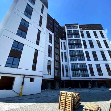 Продається 2-х кімнатна квартира в центрі та поруч міського озера. ЖК Атмосфера