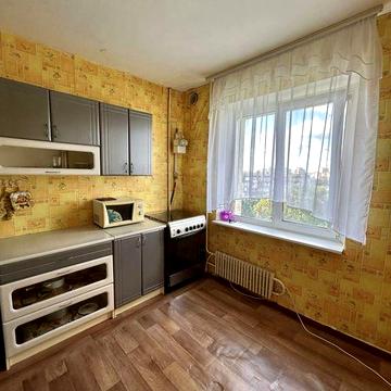 Продаж 2 кімнатноі квартири на Харківській по є відновленню .