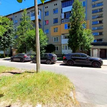 Зниження ціни. Продаж 3 кім кв вул. Хоткевича, без ремонту.