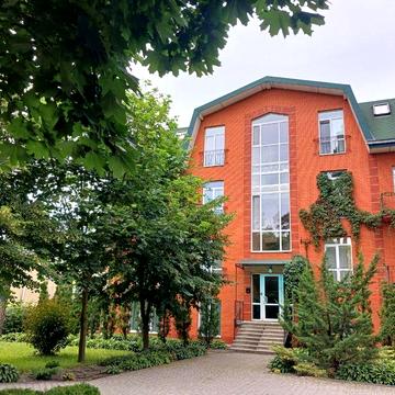 Продаю 2 к.квартиру Буча Центр  Поряд з парком