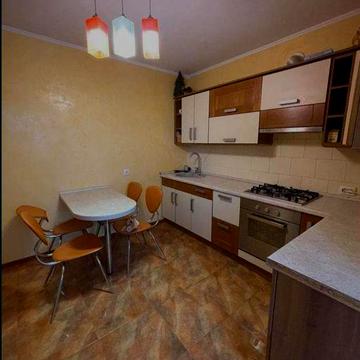 Продаж квартири в Бучачі, 4 кімнати, 5/6 поверх, 94 м²