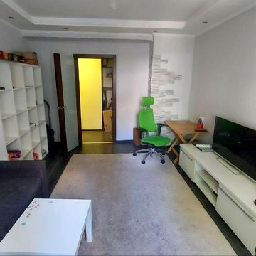 Театральна вул., 5