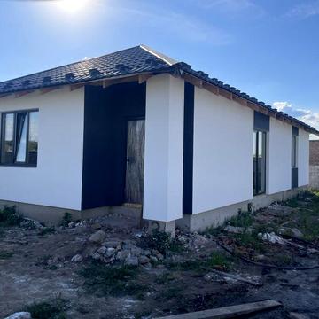 Будинок з Міськими Мережами та Парканом на Льонокомбінаті