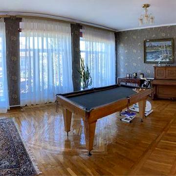 Продам будинок в тихому районі міста