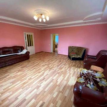 Продаж будинку / 209 м² / 7.1 соток / гараж