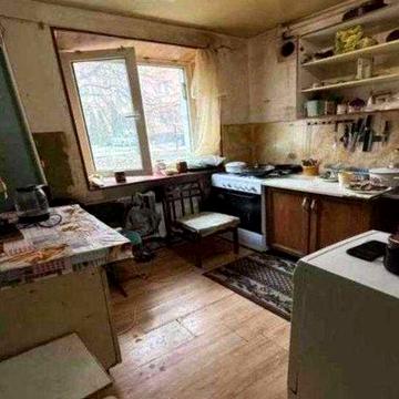 Продається трикімнатна квартира в районі пл. Зигіна