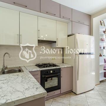 Миру вул., 6