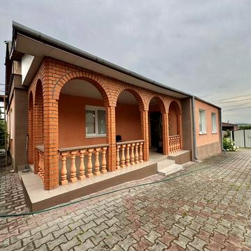 Квасневського, 25