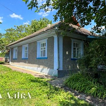 Продам охайний будинок у самому центрі с.Нігин