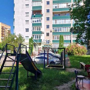 Продається 4-кімнатна квартира на мікрорайоні