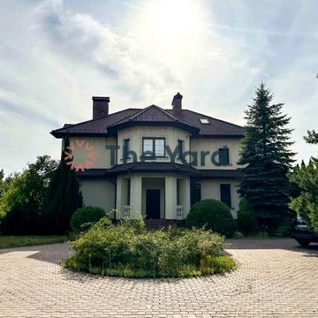 Карєрна вул., 12