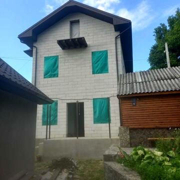 Продаж 2х пов будинок (накр. кообк) гаражЧернівці Садгора в.Виноградна