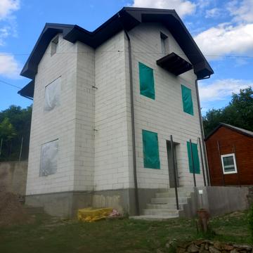 Виноградна вул., 18