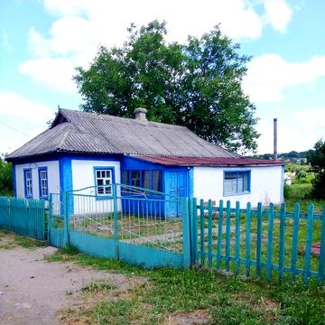 Будинок зі зручностями з великим дитячим майданчиком
