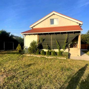 Продаж 2-поверх. будинку з терасою в с. Горбовичі,  озеро Михайлина