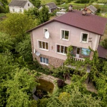 Петра Сагайдачного вул., 32