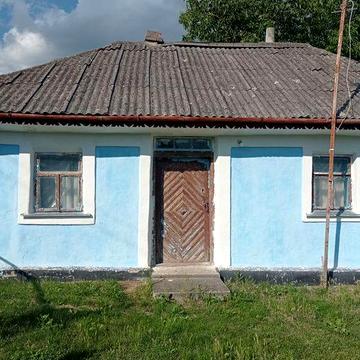 Продам будинок  та 23 сотки землі  в с.Довжок