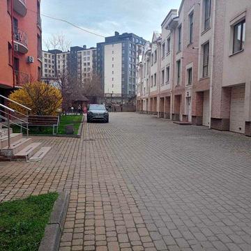 2 км кв.+ гараж, центр. ЖК Перлина