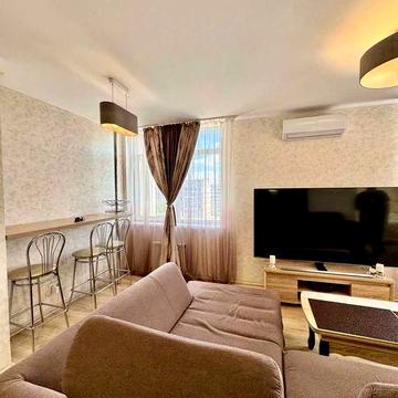 Здається видова 2-кімнатна квартира, на вул. Луговська, 255