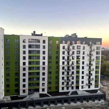 Готовий до ремонту 3-х кімннатний сирець біля міського озера