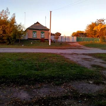 Продається невеликий будинок .