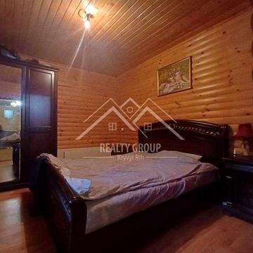 Продаж заміськоїї резеденції з власним пірсом та березовим гаєм.