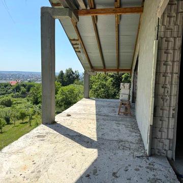 Продаються три квартири в 3-х поверховому будинку з панорамним видом