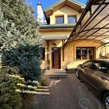Продаж спареного котеджу у м.Винники з ремонтом