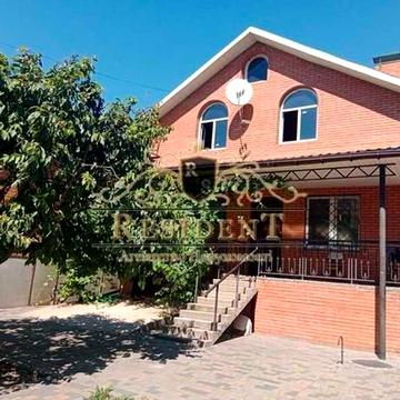 Продам великий 280 кв.м капітальний будинок по вул. Ростовській