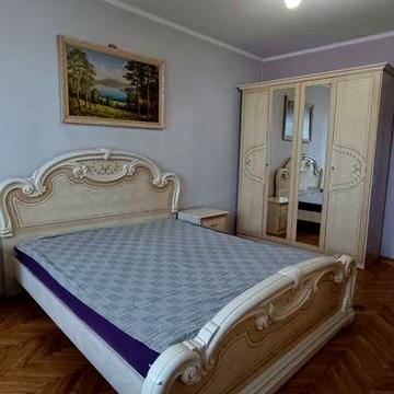 Довгострокова оренда трикімнатної квартири