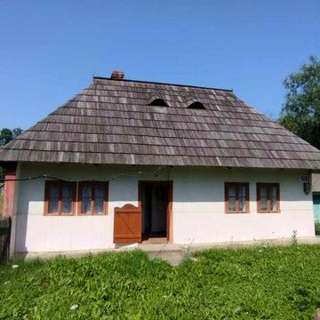 Продається будинок з 2 земельними ділянками (1,1 га) в с.Ропча