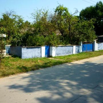 Продам земельный участок с домом,с.Ломачинцы(Черновцы,Новоднистровск)