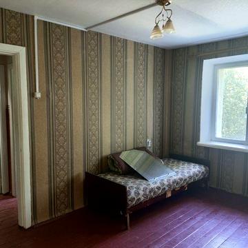 Квартира однокімнатна на третьому поверсі