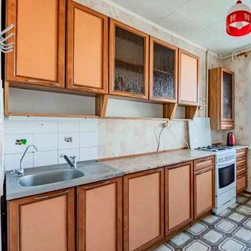 Світла 1-к. кв. по пр. Науки, 24 м. Деміївська