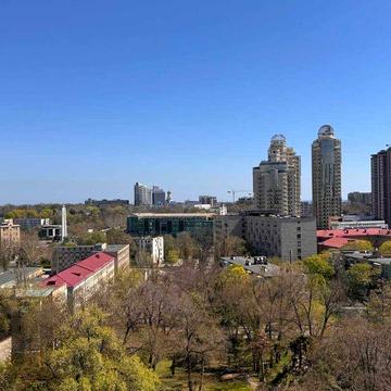 Стильная трехкомнатная в Светлом пер. с ремонтом, мебелью и техникой.