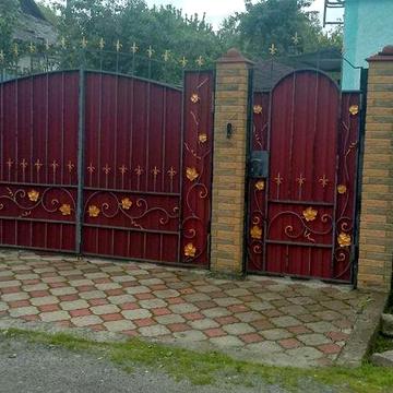 Продаєця мебльований будинок з ремонтом