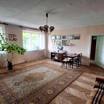 Велика 3-х кімнатна квартира в центрі міста (90 м2)