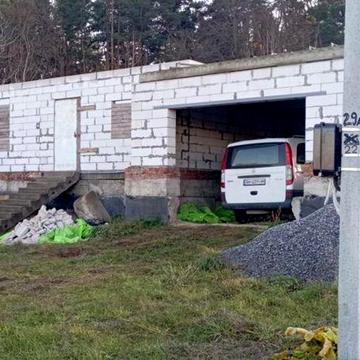 ТЕРМІНОВО! Земельна ділянка з цокольним поверхом та з недобудовою Ском