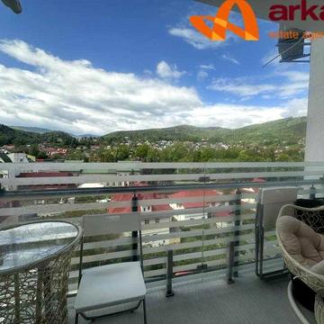 Продам однокімнатну квартиру в центрі курортного Яремче ЖК Скеля. 48м2