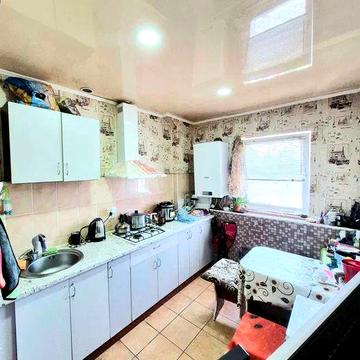 Продам однокімнатну квартиру 37 м2 з меблями та технікою.