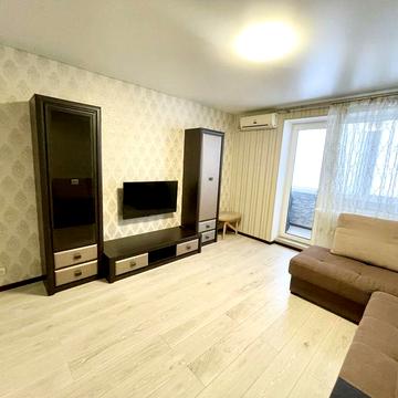 Продам трикімнатну квартиру в Центрі! Ремонт! Меблі!