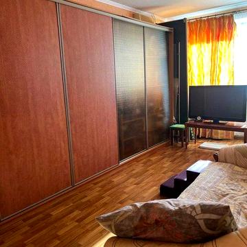 І Продам 4-хкомнатную квартиру на Залютино